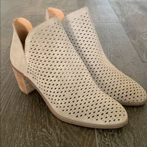Brand new sz. 9.5 lucky brand booties
